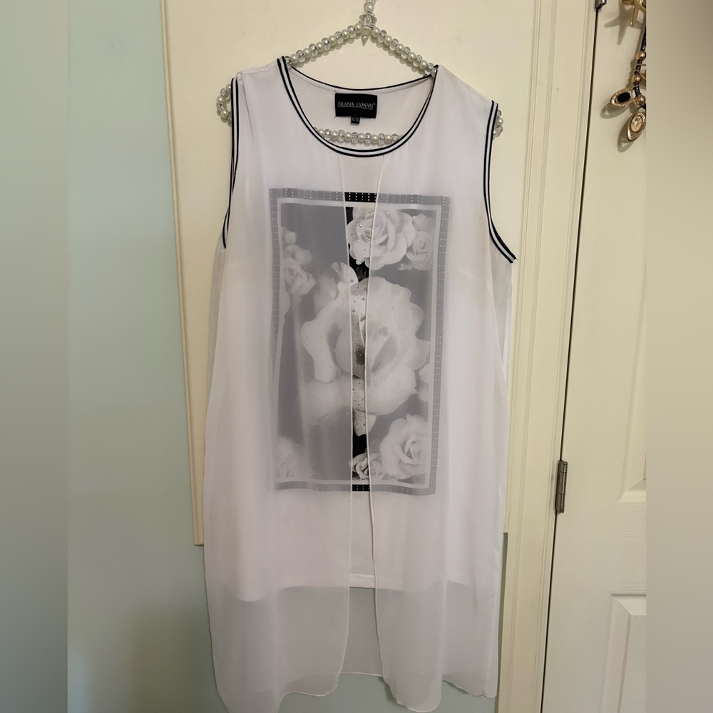 Frank Lyman White Sleeveless Tunic with Pearl and Bead Trim